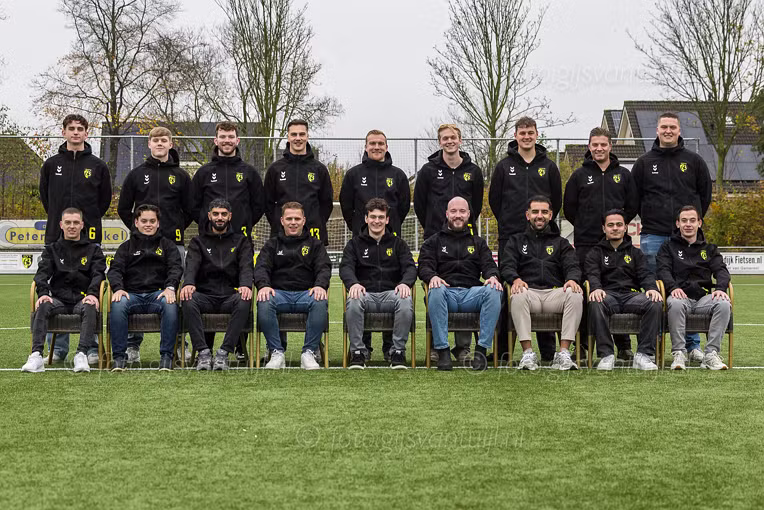 2025_11_15 Elftalfoto GVV63 3 en spelers