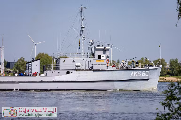 1R5_5534